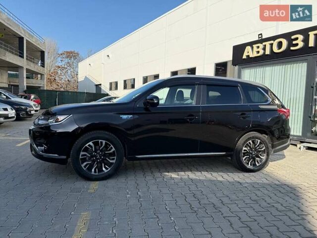 Черный Мицубиси Аутлендер, объемом двигателя 2 л и пробегом 67 тыс. км за 23000 $, фото 1 на Automoto.ua