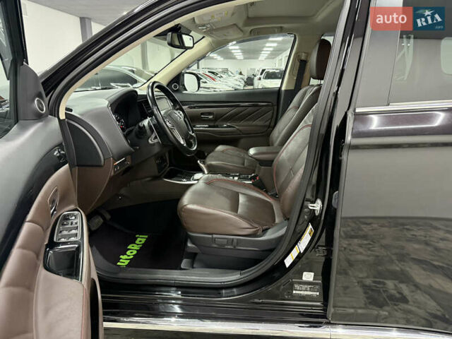 Чорний Міцубісі Аутлендер, об'ємом двигуна 2 л та пробігом 67 тис. км за 22999 $, фото 14 на Automoto.ua