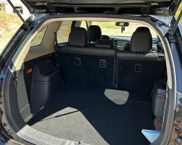 Черный Мицубиси Аутлендер, объемом двигателя 2 л и пробегом 54 тыс. км за 21500 $, фото 11 на Automoto.ua