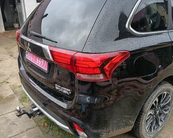 Чорний Міцубісі Аутлендер, об'ємом двигуна 2 л та пробігом 96 тис. км за 22000 $, фото 3 на Automoto.ua