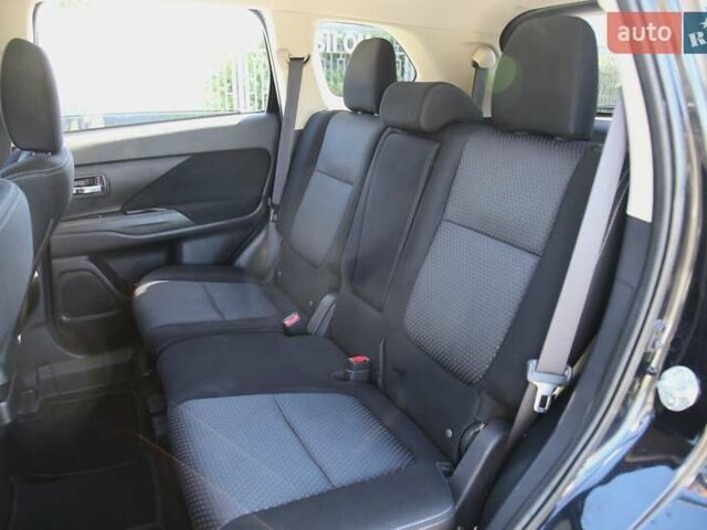 Черный Мицубиси Аутлендер, объемом двигателя 2.4 л и пробегом 130 тыс. км за 16200 $, фото 7 на Automoto.ua