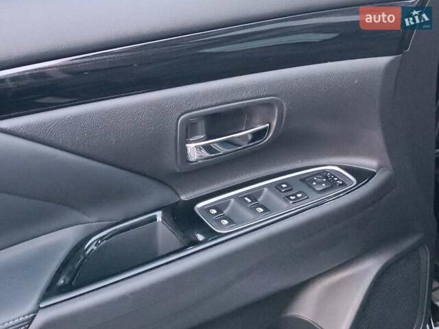 Чорний Міцубісі Аутлендер, об'ємом двигуна 2 л та пробігом 115 тис. км за 23700 $, фото 18 на Automoto.ua