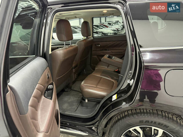 Чорний Міцубісі Аутлендер, об'ємом двигуна 2 л та пробігом 67 тис. км за 22999 $, фото 15 на Automoto.ua