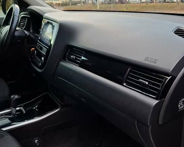 Міцубісі Аутлендер 2018 у Белой Церкве на Automoto.ua Чорний Міцубісі Аутлендер, об'ємом двигуна 2 л та пробігом 121 тис. км за 17800 $, фото 39 на Automoto.ua