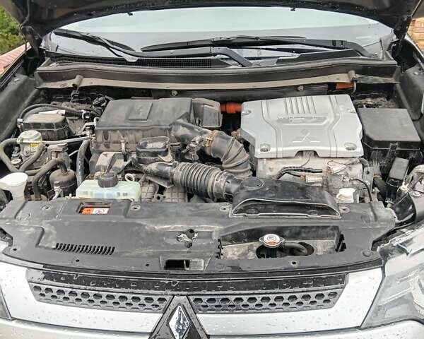 Чорний Міцубісі Аутлендер, об'ємом двигуна 2 л та пробігом 96 тис. км за 22000 $, фото 5 на Automoto.ua