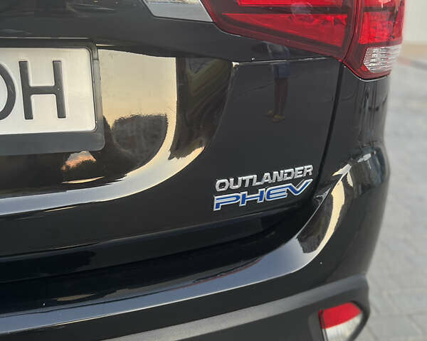 Чорний Міцубісі Аутлендер, об'ємом двигуна 2 л та пробігом 155 тис. км за 22500 $, фото 23 на Automoto.ua