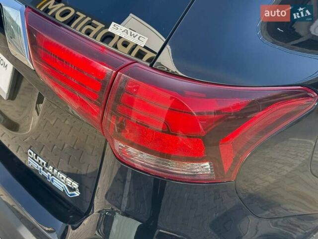 Черный Мицубиси Аутлендер, объемом двигателя 2 л и пробегом 67 тыс. км за 23000 $, фото 17 на Automoto.ua