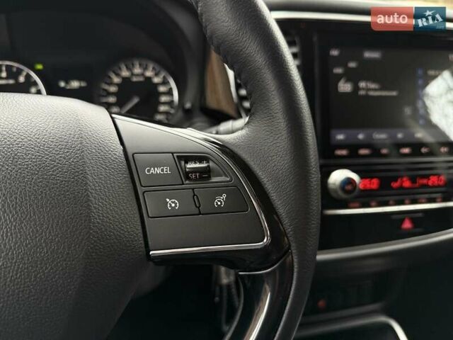 Черный Мицубиси Аутлендер, объемом двигателя 2 л и пробегом 65 тыс. км за 19950 $, фото 26 на Automoto.ua