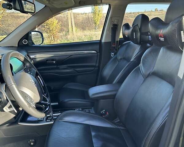 Черный Мицубиси Аутлендер, объемом двигателя 2.36 л и пробегом 90 тыс. км за 26500 $, фото 18 на Automoto.ua