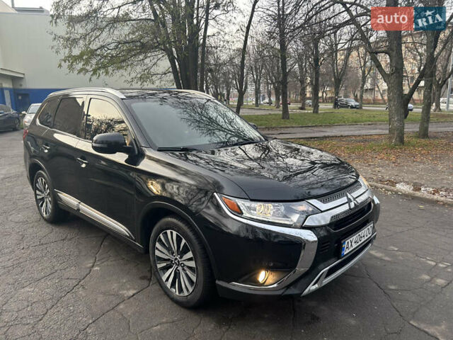 Черный Мицубиси Аутлендер, объемом двигателя 2.36 л и пробегом 67 тыс. км за 19500 $, фото 3 на Automoto.ua