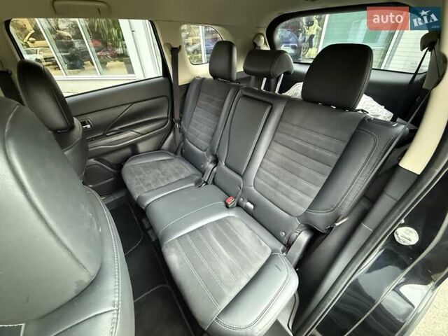 Чорний Міцубісі Аутлендер, об'ємом двигуна 2.36 л та пробігом 106 тис. км за 16250 $, фото 17 на Automoto.ua