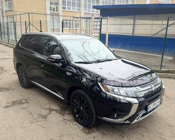 Черный Мицубиси Аутлендер, объемом двигателя 2 л и пробегом 148 тыс. км за 21800 $, фото 4 на Automoto.ua