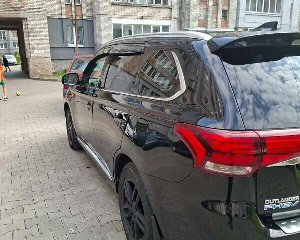 Черный Мицубиси Аутлендер, объемом двигателя 2.36 л и пробегом 67 тыс. км за 25925 $, фото 4 на Automoto.ua