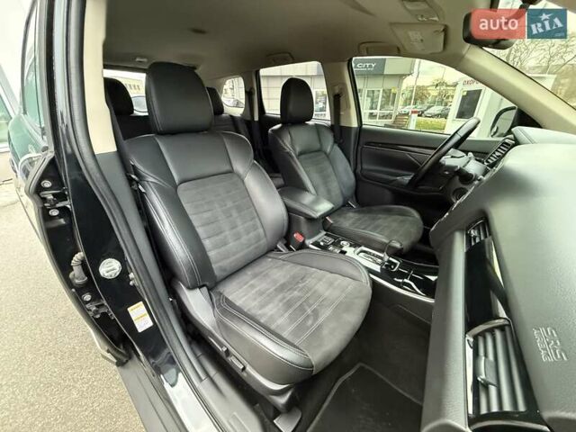 Чорний Міцубісі Аутлендер, об'ємом двигуна 2.36 л та пробігом 106 тис. км за 16250 $, фото 12 на Automoto.ua
