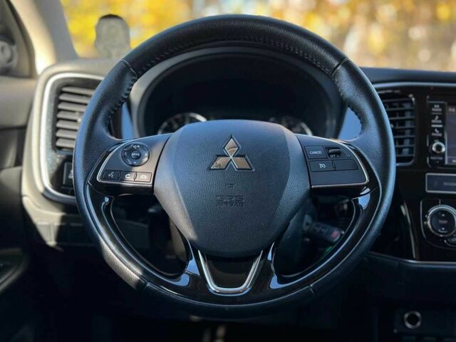 Чорний Міцубісі Аутлендер, об'ємом двигуна 2.4 л та пробігом 97 тис. км за 17700 $, фото 7 на Automoto.ua