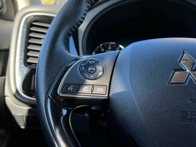 Чорний Міцубісі Аутлендер, об'ємом двигуна 2.4 л та пробігом 97 тис. км за 17700 $, фото 8 на Automoto.ua