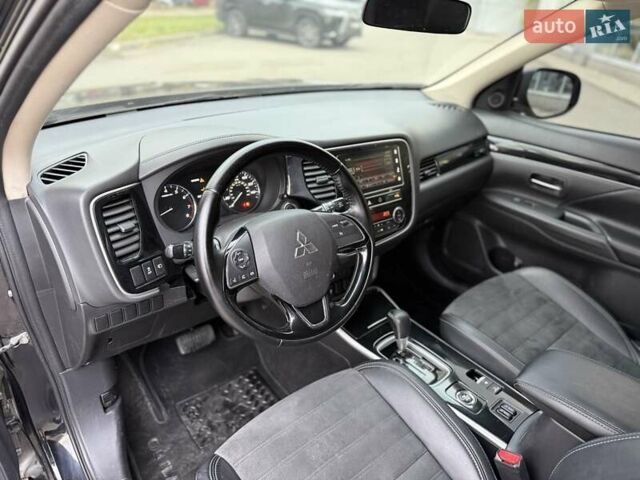 Чорний Міцубісі Аутлендер, об'ємом двигуна 2.36 л та пробігом 106 тис. км за 16250 $, фото 14 на Automoto.ua