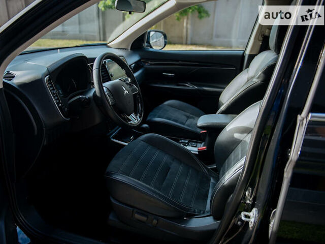 Міцубісі Аутлендер 2019 у Львові на Automoto.ua Чорний Міцубісі Аутлендер, об'ємом двигуна 2.4 л та пробігом 75 тис. км за 17200 $, фото 8 на Automoto.ua