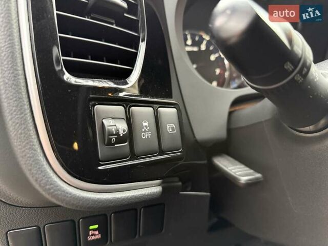 Черный Мицубиси Аутлендер, объемом двигателя 2 л и пробегом 65 тыс. км за 19950 $, фото 24 на Automoto.ua