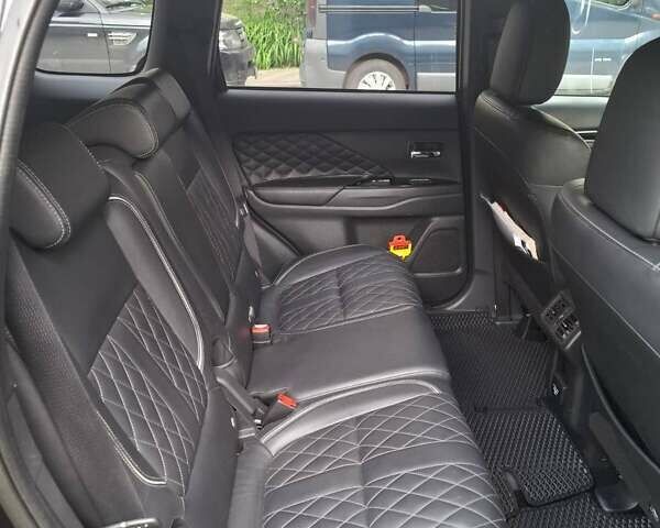 Черный Мицубиси Аутлендер, объемом двигателя 2.36 л и пробегом 67 тыс. км за 25925 $, фото 18 на Automoto.ua