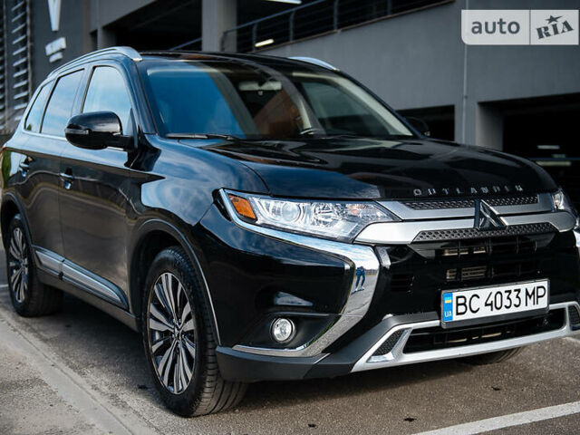 Міцубісі Аутлендер 2019 у Львові на Automoto.ua Чорний Міцубісі Аутлендер, об'ємом двигуна 2.4 л та пробігом 75 тис. км за 17200 $, фото 2 на Automoto.ua