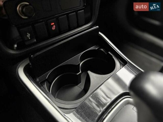 Черный Мицубиси Аутлендер, объемом двигателя 2 л и пробегом 65 тыс. км за 19950 $, фото 40 на Automoto.ua