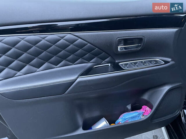 Черный Мицубиси Аутлендер, объемом двигателя 2.4 л и пробегом 53 тыс. км за 32900 $, фото 6 на Automoto.ua