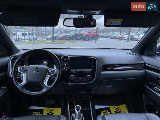 Черный Мицубиси Аутлендер, объемом двигателя 2.4 л и пробегом 53 тыс. км за 32900 $, фото 8 на Automoto.ua