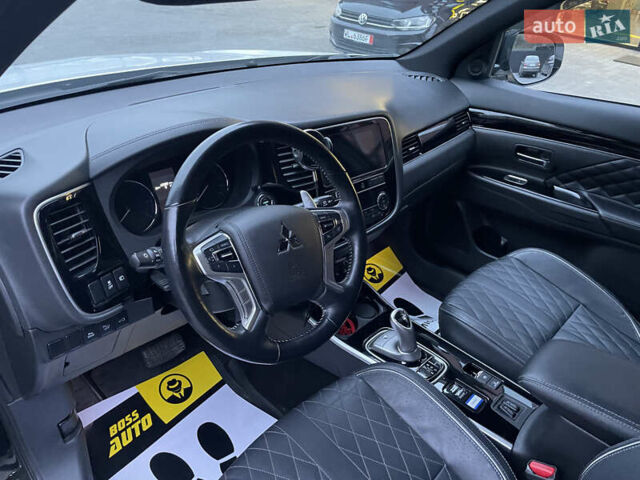 Черный Мицубиси Аутлендер, объемом двигателя 2.4 л и пробегом 53 тыс. км за 32900 $, фото 7 на Automoto.ua