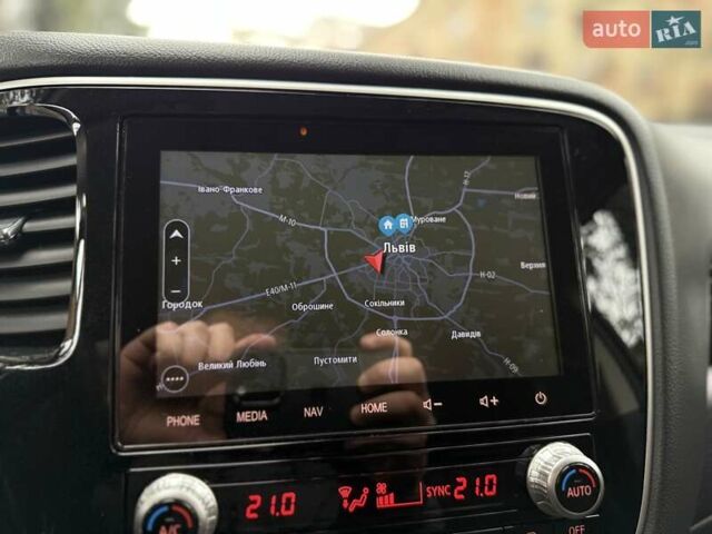 Черный Мицубиси Аутлендер, объемом двигателя 2 л и пробегом 65 тыс. км за 19950 $, фото 37 на Automoto.ua