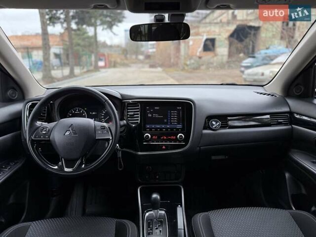 Черный Мицубиси Аутлендер, объемом двигателя 2 л и пробегом 65 тыс. км за 19950 $, фото 13 на Automoto.ua