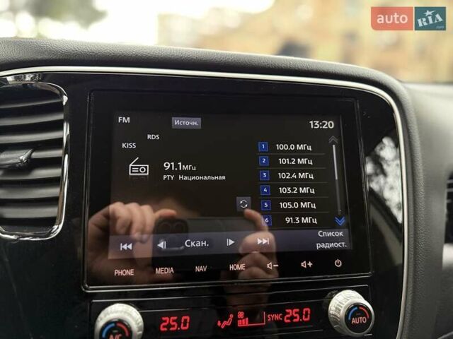 Черный Мицубиси Аутлендер, объемом двигателя 2 л и пробегом 65 тыс. км за 19950 $, фото 33 на Automoto.ua