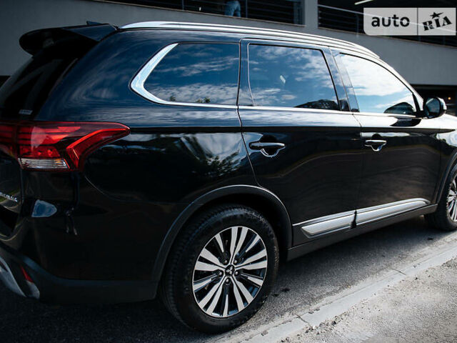 Міцубісі Аутлендер 2019 у Львові на Automoto.ua Чорний Міцубісі Аутлендер, об'ємом двигуна 2.4 л та пробігом 75 тис. км за 17200 $, фото 4 на Automoto.ua