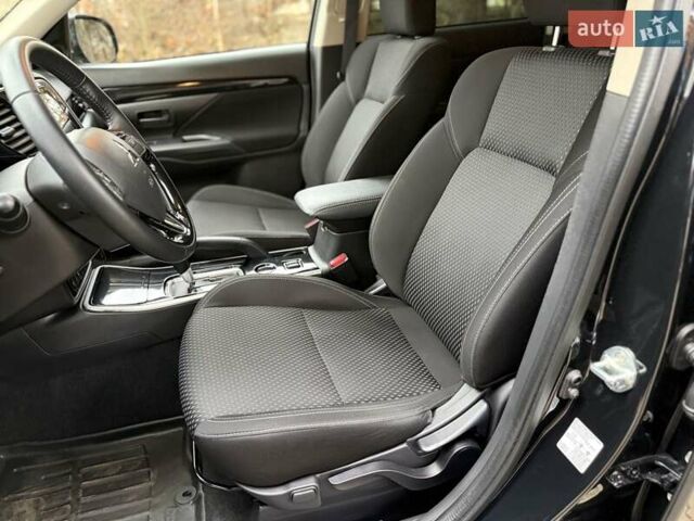 Черный Мицубиси Аутлендер, объемом двигателя 2 л и пробегом 65 тыс. км за 19950 $, фото 17 на Automoto.ua