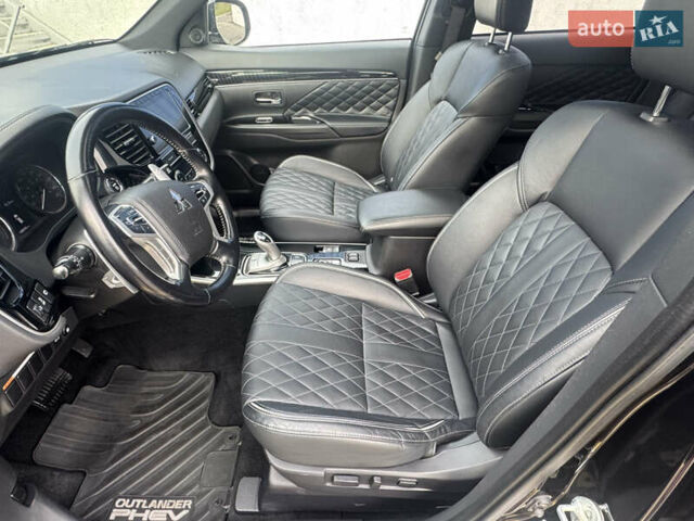 Черный Мицубиси Аутлендер, объемом двигателя 2 л и пробегом 148 тыс. км за 21800 $, фото 26 на Automoto.ua