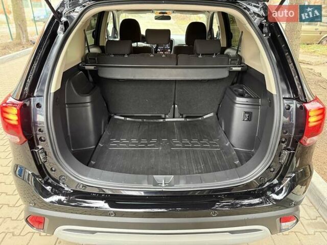 Черный Мицубиси Аутлендер, объемом двигателя 2 л и пробегом 65 тыс. км за 19950 $, фото 41 на Automoto.ua