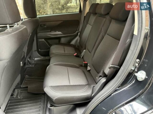 Черный Мицубиси Аутлендер, объемом двигателя 2 л и пробегом 65 тыс. км за 19950 $, фото 19 на Automoto.ua