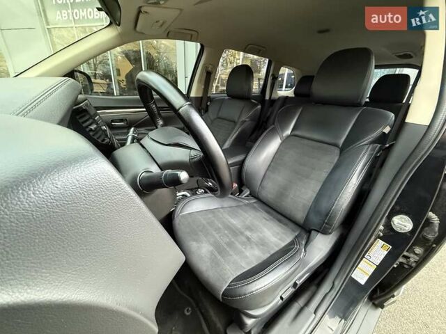 Чорний Міцубісі Аутлендер, об'ємом двигуна 2.36 л та пробігом 106 тис. км за 16250 $, фото 15 на Automoto.ua