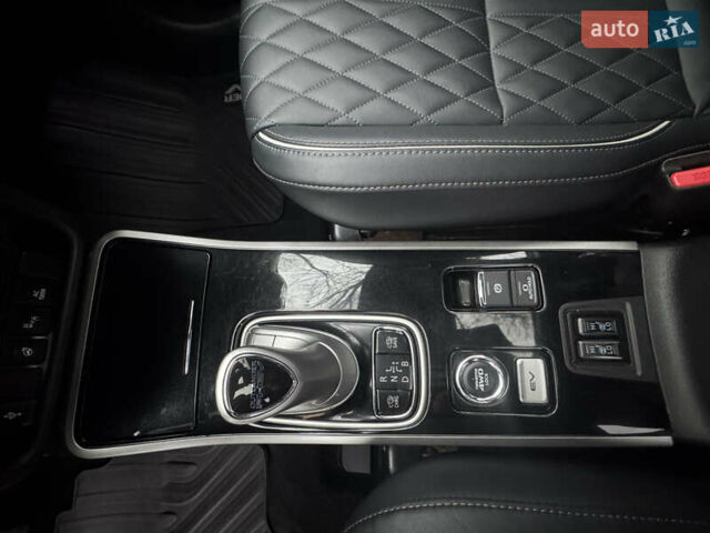 Черный Мицубиси Аутлендер, объемом двигателя 2 л и пробегом 148 тыс. км за 21800 $, фото 18 на Automoto.ua