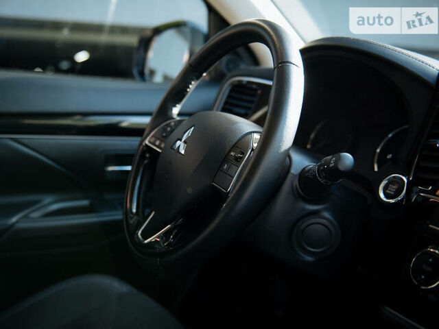 Міцубісі Аутлендер 2019 у Львові на Automoto.ua Чорний Міцубісі Аутлендер, об'ємом двигуна 2.4 л та пробігом 75 тис. км за 17200 $, фото 12 на Automoto.ua