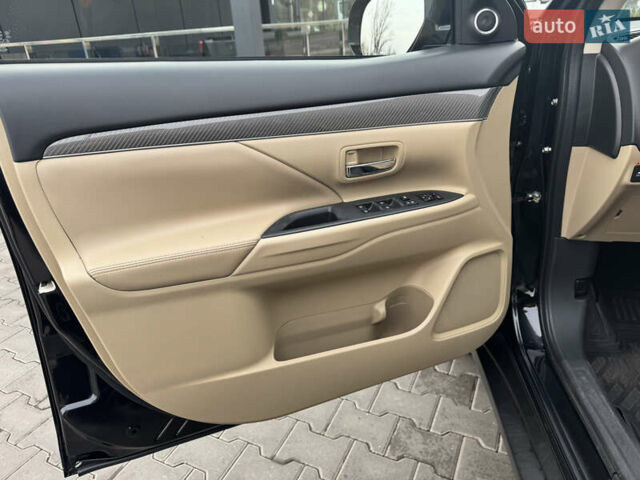 Чорний Міцубісі Аутлендер, об'ємом двигуна 2.36 л та пробігом 53 тис. км за 23500 $, фото 17 на Automoto.ua