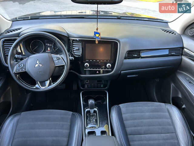 Черный Мицубиси Аутлендер, объемом двигателя 2.36 л и пробегом 67 тыс. км за 19500 $, фото 8 на Automoto.ua
