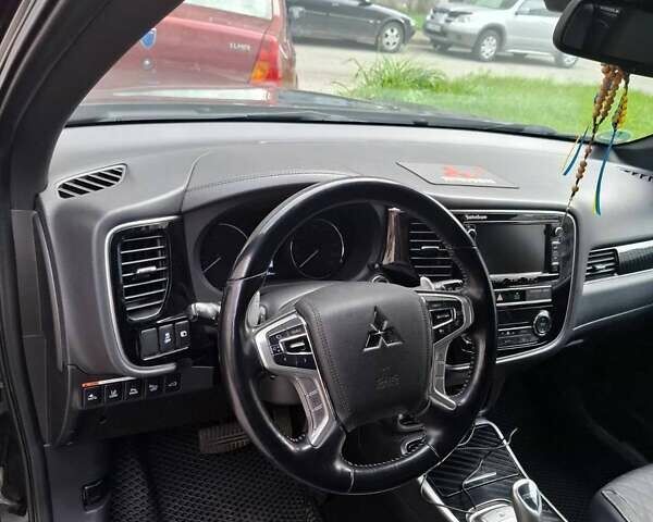 Черный Мицубиси Аутлендер, объемом двигателя 2.36 л и пробегом 67 тыс. км за 25925 $, фото 7 на Automoto.ua