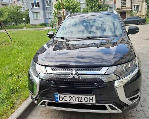 Черный Мицубиси Аутлендер, объемом двигателя 2.36 л и пробегом 67 тыс. км за 25925 $, фото 6 на Automoto.ua