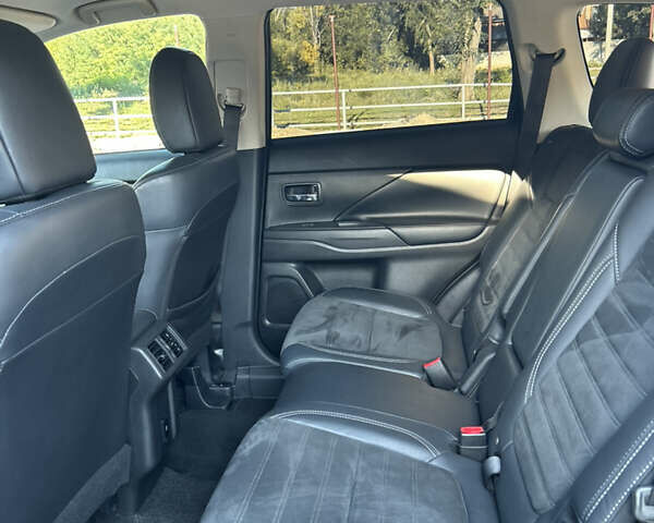 Черный Мицубиси Аутлендер, объемом двигателя 2.36 л и пробегом 67 тыс. км за 19500 $, фото 12 на Automoto.ua