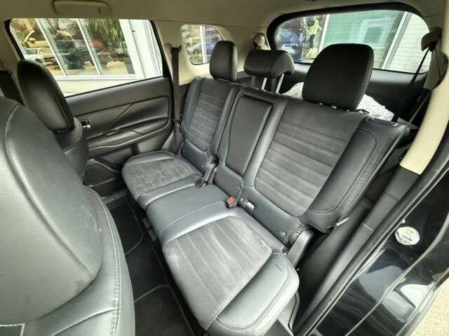 Чорний Міцубісі Аутлендер, об'ємом двигуна 2.4 л та пробігом 107 тис. км за 16250 $, фото 9 на Automoto.ua