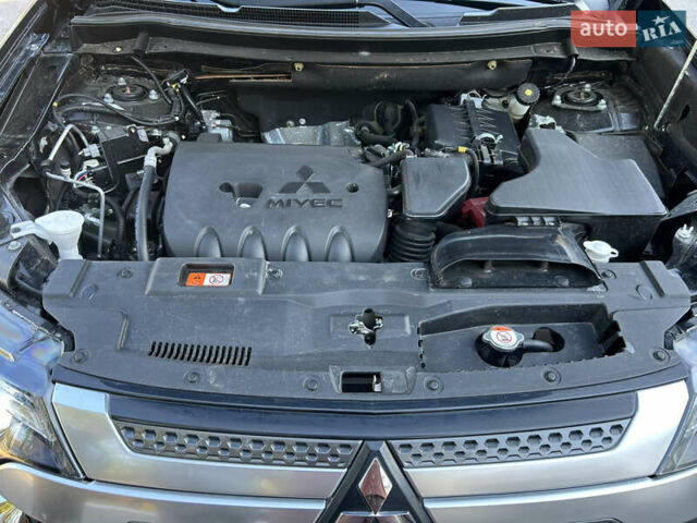 Черный Мицубиси Аутлендер, объемом двигателя 2.36 л и пробегом 67 тыс. км за 19500 $, фото 15 на Automoto.ua