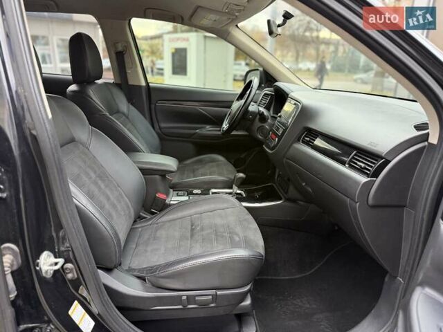Чорний Міцубісі Аутлендер, об'ємом двигуна 2.36 л та пробігом 106 тис. км за 16250 $, фото 10 на Automoto.ua
