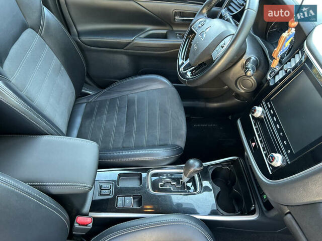 Черный Мицубиси Аутлендер, объемом двигателя 2.36 л и пробегом 67 тыс. км за 19500 $, фото 9 на Automoto.ua