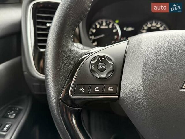 Черный Мицубиси Аутлендер, объемом двигателя 2 л и пробегом 65 тыс. км за 19950 $, фото 25 на Automoto.ua